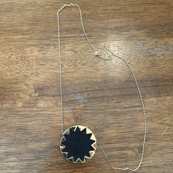 House of Harlow 1960 Black/Gold Sunburst Pendant Necklace - Picture 2 of 4